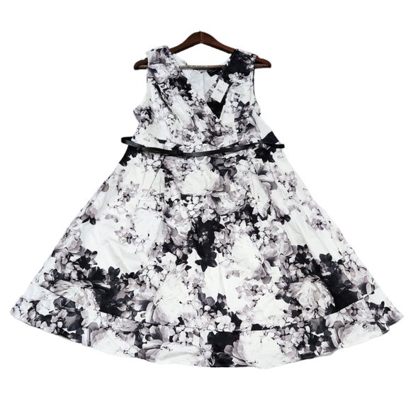 NWT Lane Bryant Black Gray White Floral Surplice Fit Flare Stretch w/ Belt 18 - Picture 3 of 10
